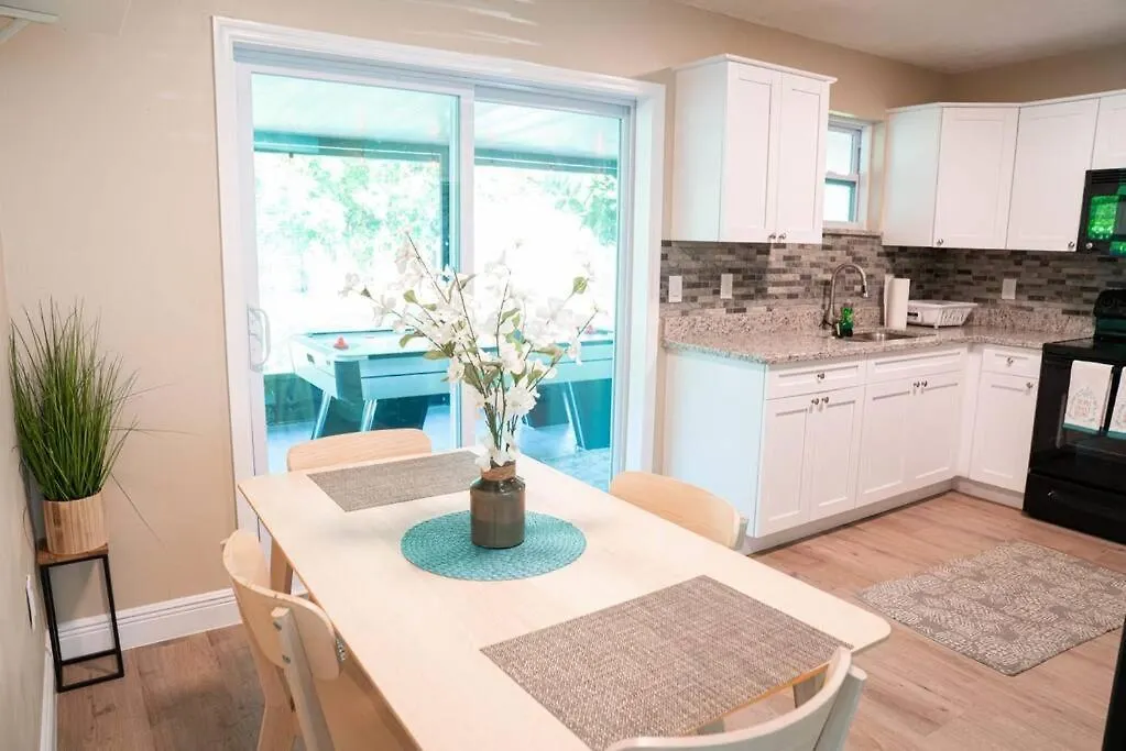 Family Home With Spa & Game Room 탬파 미국