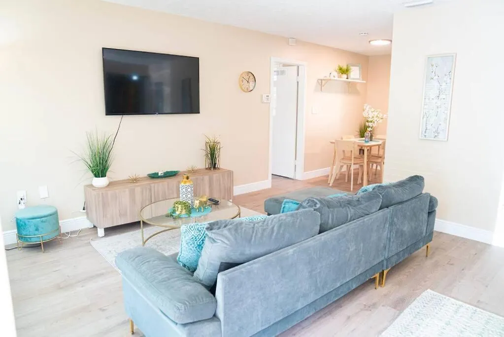 Family Home With Spa & Game Room 탬파 펜션