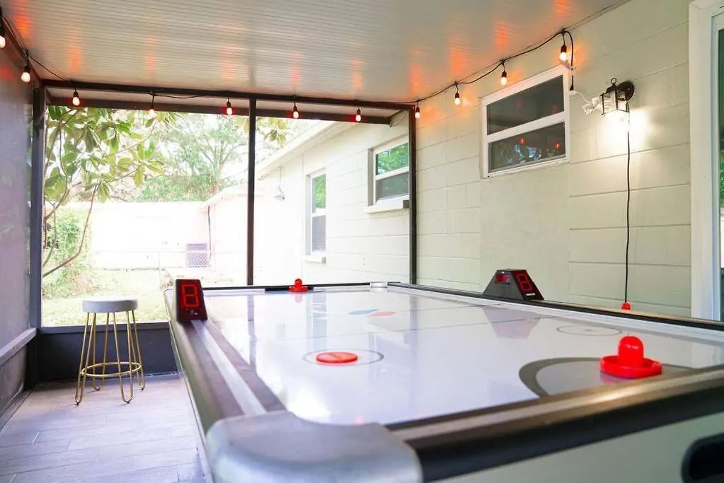 Family Home With Spa & Game Room 탬파 펜션