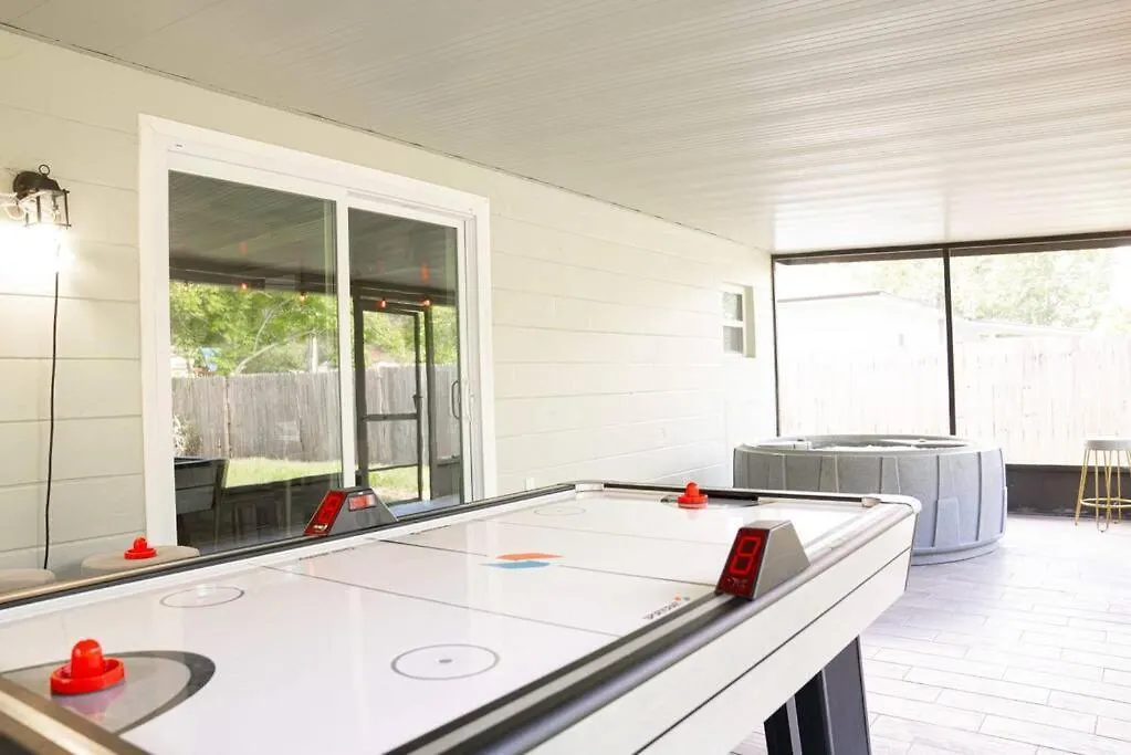 펜션 Family Home With Spa & Game Room 탬파